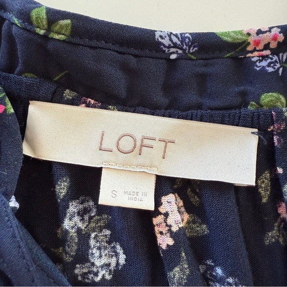 Loft- Navy- Floral- Tank- Ruffle Collar-Sleeveless-Tank-Size S - Picture 5 of 10